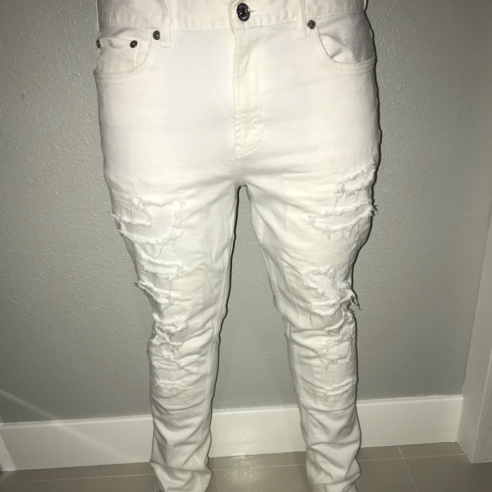 Men’s ripped white jeans